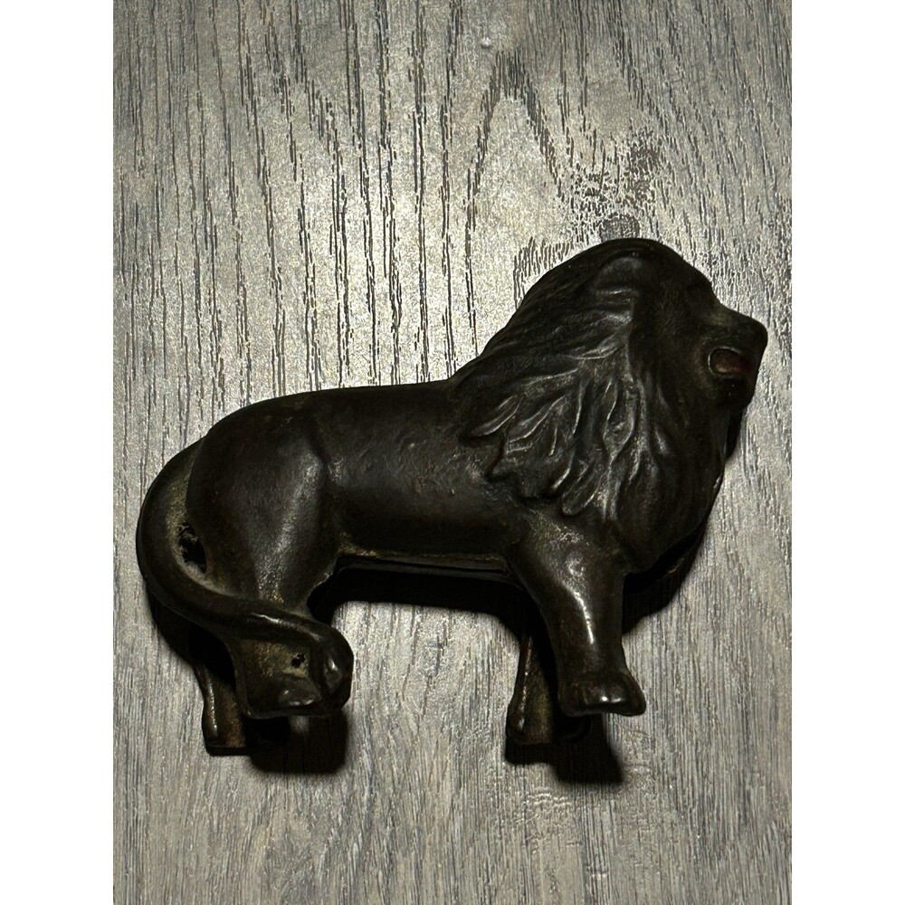 Vintage Lion Cast Iron Coin Penny Bank!!